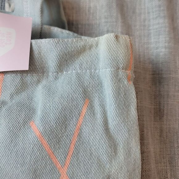 NWT- TALKING OUT OF TURN Canvas Bundle - Picture 4 of 13